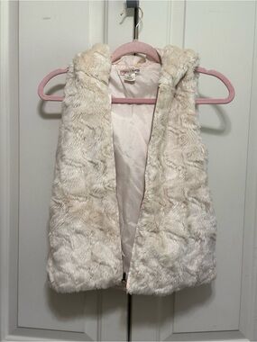 Ragdoll & Rockets. Cream Faux Fur Hooded Vest